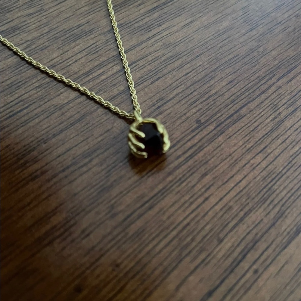 Verameat Helping Hands Necklace